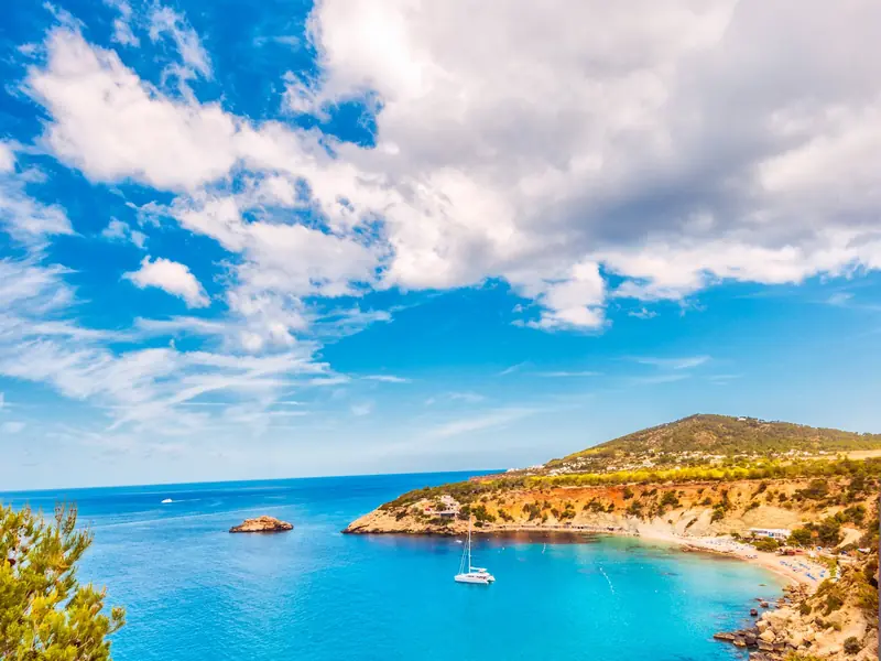 Calas secretas de Ibiza desde el catamarán